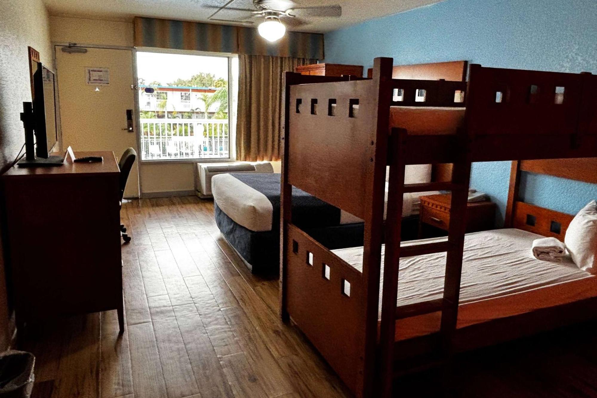 Ramada By Wyndham Flamingo Water Park Hotell Kissimmee Eksteriør bilde