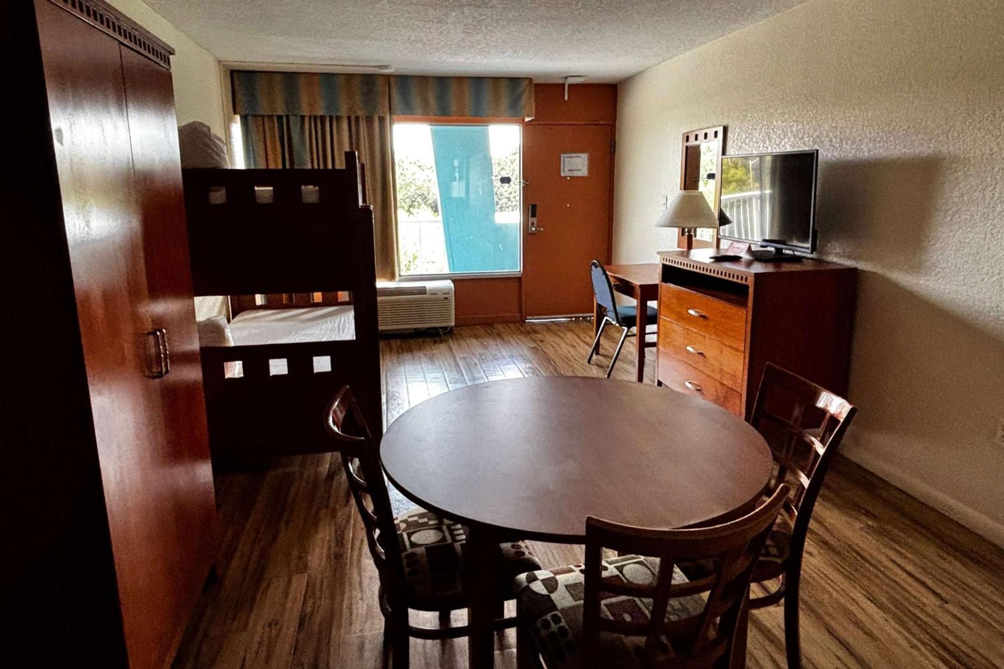 Ramada By Wyndham Flamingo Water Park Hotell Kissimmee Eksteriør bilde