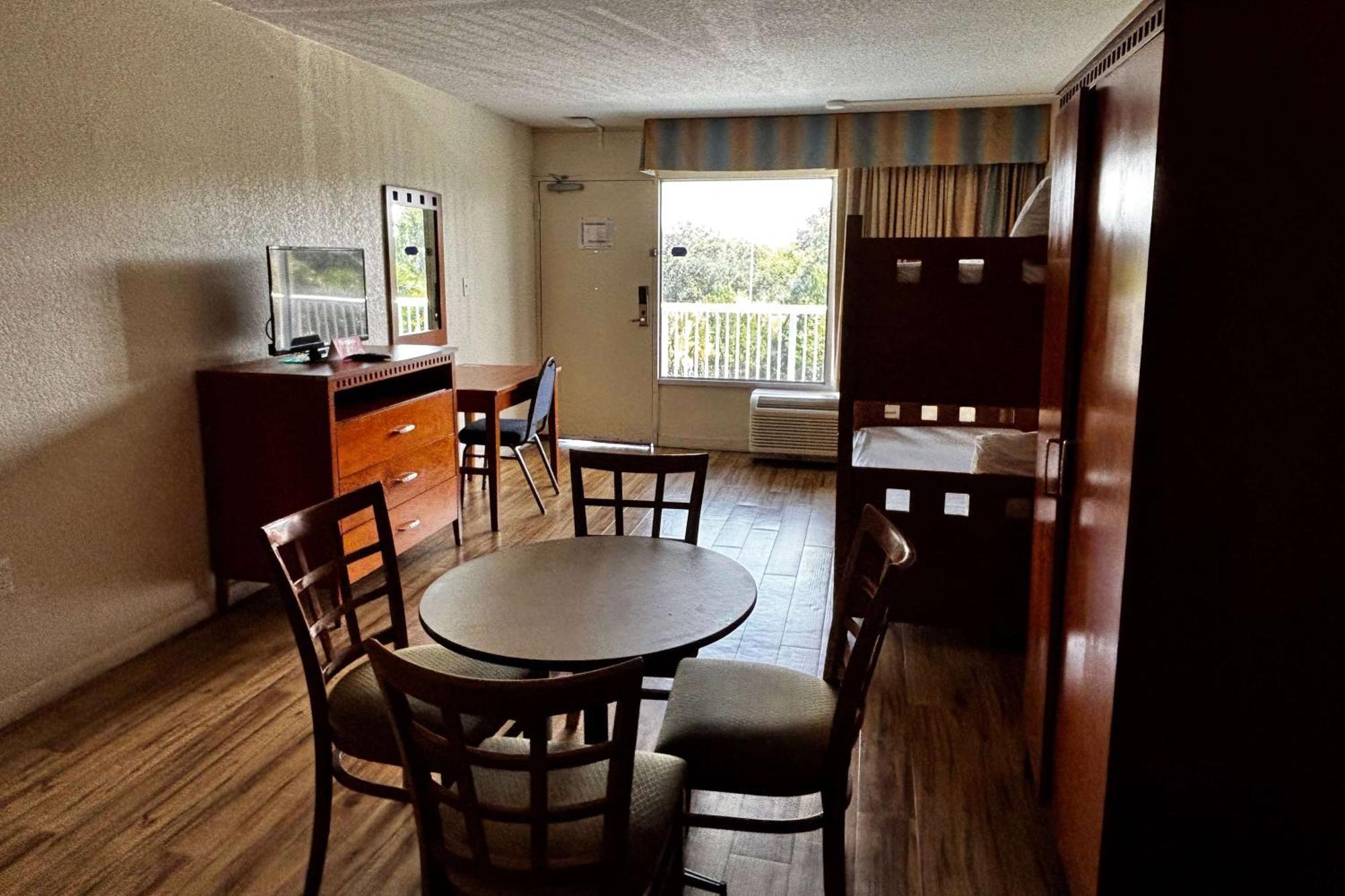 Ramada By Wyndham Flamingo Water Park Hotell Kissimmee Eksteriør bilde